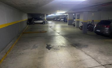 VENTA-Olivos-Cochera fija cubierta en edif. acceso x rampa-1er.subs.- sup: 12m2- Vig 24hs.