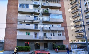 VENTA-Olivos-Cochera fija cubierta en edif. acceso x rampa-1er.subs.- sup: 12m2- Vig 24hs.
