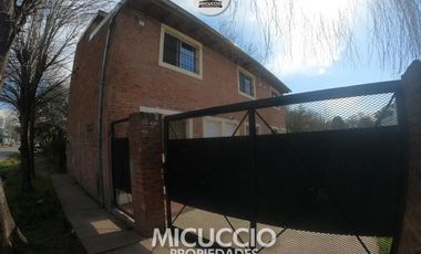Complejo de dúplex en venta, Venecia 478, Escobar. PERMUTA EN BARRIO CERRADO.