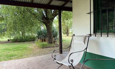 Chacra de 6 hectáreas con casa de campo, parque arbolado y piscina – entorno único en los alrededores de Salvador María, Lobos