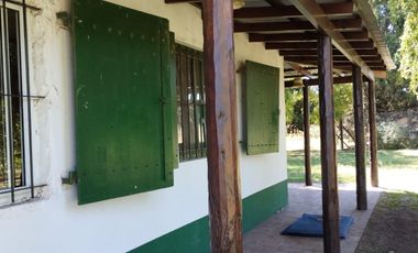 Chacra de 6 hectáreas con casa de campo, parque arbolado y piscina – entorno único en los alrededores de Salvador María, Lobos