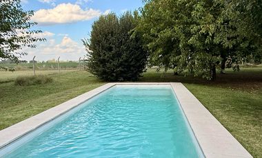 Chacra de 6 hectáreas con casa de campo, parque arbolado y piscina – entorno único en los alrededores de Salvador María, Lobos