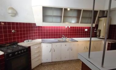 Casa en  EXCELENTE UBICACION EN ADROGUE