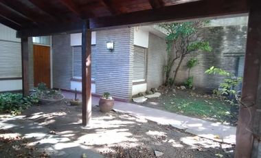 Casa en  EXCELENTE UBICACION EN ADROGUE