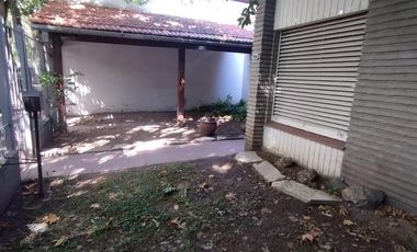 Casa en  EXCELENTE UBICACION EN ADROGUE