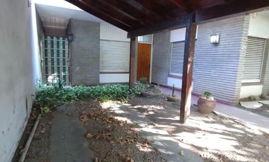 Casa en  EXCELENTE UBICACION EN ADROGUE