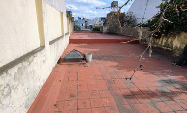 Venta de casa en Ciudadela con buen potencial de vivienda, remodelación o transformación comercial