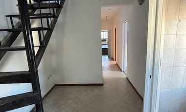 Casa con 3 dorm, garaje y patio