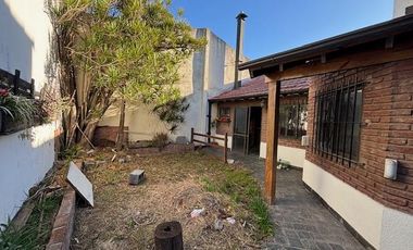 Casa con 3 dorm, garaje y patio