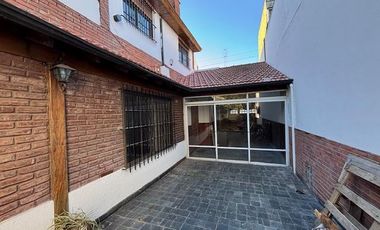 Casa con 3 dorm, garaje y patio