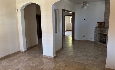 Casa con 3 dorm, garaje y patio