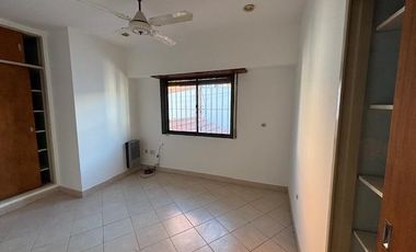 Casa con 3 dorm, garaje y patio