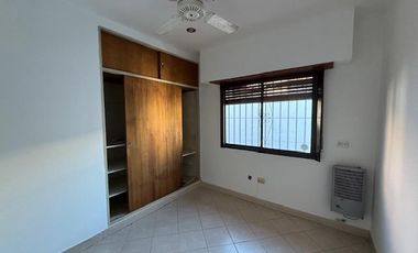 Casa con 3 dorm, garaje y patio