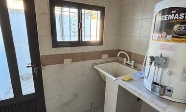 Casa con 3 dorm, garaje y patio