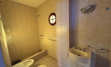 Casa con 3 dorm, garaje y patio