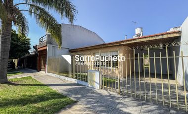 Venta Casa 4 ambientes en Isidro Casanova.