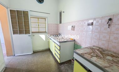 Venta Casa 4 ambientes en Isidro Casanova.