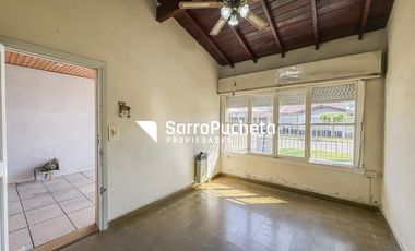 Venta Casa 4 ambientes en Isidro Casanova.