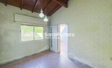 Venta Casa 4 ambientes en Isidro Casanova.