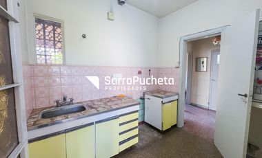 Venta Casa 4 ambientes en Isidro Casanova.