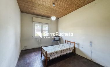 Venta Casa 4 ambientes en Isidro Casanova.