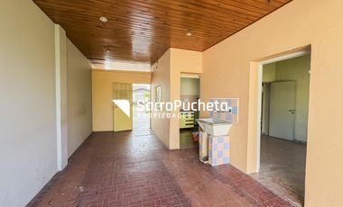 Venta Casa 4 ambientes en Isidro Casanova.