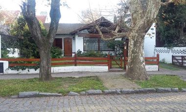 MUY BUENA UBICACIÓN - AMPLIO TERRENO - MUY BUEN CHALET APTO 2 FAMILIAS