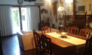 MUY BUENA UBICACIÓN - AMPLIO TERRENO - MUY BUEN CHALET APTO 2 FAMILIAS