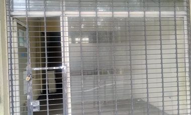 Local en Av. Hipólito Yrigoyen al 7400, Banfield