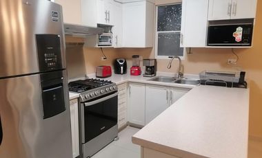 Casa de 3 niveles en renta equipada y amueblada en Residencial Valterra, Apodaca