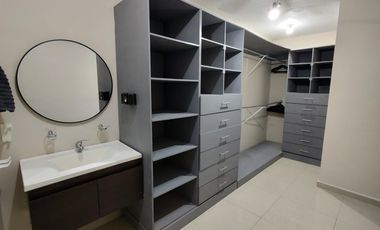 Casa de 3 niveles en renta equipada y amueblada en Residencial Valterra, Apodaca