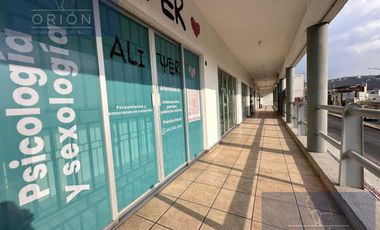 Local renta en esquina Candiles Corregidora Queretaro