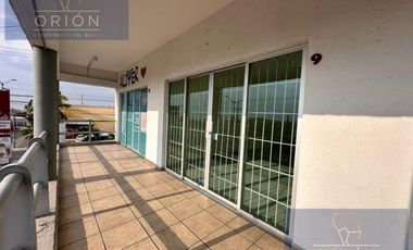 Local renta en esquina Candiles Corregidora Queretaro