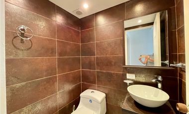 VENDO OFICINA DUPLEX AVENIDA EL POBLADO