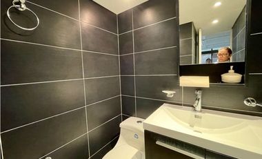 VENDO OFICINA DUPLEX AVENIDA EL POBLADO
