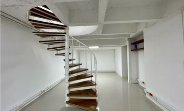 VENDO OFICINA DUPLEX AVENIDA EL POBLADO