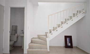 CASA EN RENTA EN PLAYA DEL CARMEN DE 2 REC. EN LOS OLIVOS CON ALBERCA