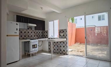 CASA EN RENTA EN PLAYA DEL CARMEN DE 2 REC. EN LOS OLIVOS CON ALBERCA
