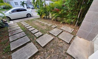 CASA EN RENTA EN PLAYA DEL CARMEN DE 2 REC. EN LOS OLIVOS CON ALBERCA