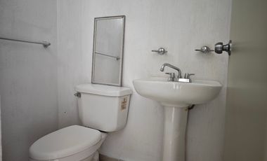 CASA EN RENTA EN PLAYA DEL CARMEN DE 2 REC. EN LOS OLIVOS CON ALBERCA