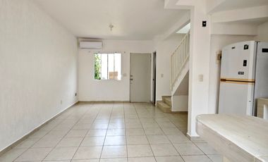 CASA EN RENTA EN PLAYA DEL CARMEN DE 2 REC. EN LOS OLIVOS CON ALBERCA