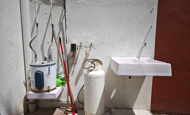 CASA EN RENTA EN PLAYA DEL CARMEN DE 2 REC. EN LOS OLIVOS CON ALBERCA