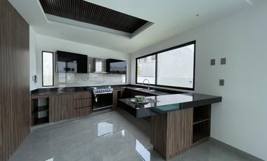 PUNTA TIBURON, Casa en VENTA con ALBERCA, área de TV y cuarto de servicio