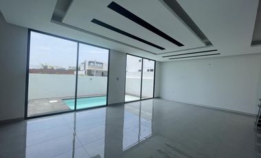 PUNTA TIBURON, Casa en VENTA con ALBERCA, área de TV y cuarto de servicio