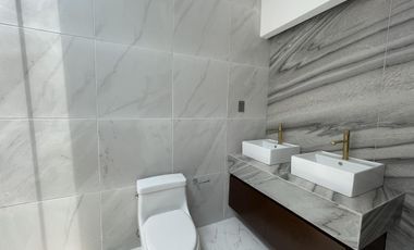 PUNTA TIBURON, Casa en VENTA con ALBERCA, área de TV y cuarto de servicio