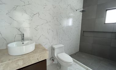 PUNTA TIBURON, Casa en VENTA con ALBERCA, área de TV y cuarto de servicio