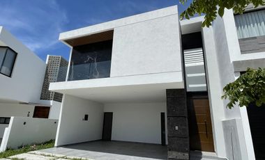 PUNTA TIBURON, Casa en VENTA con ALBERCA, área de TV y cuarto de servicio