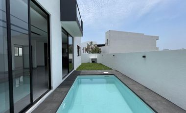 PUNTA TIBURON, Casa en VENTA con ALBERCA, área de TV y cuarto de servicio