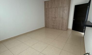 CASA EN RENTA EN PRIVANZAS DEL CAMPESTRE EN ESQUINA