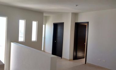 CASA EN RENTA EN PRIVANZAS DEL CAMPESTRE EN ESQUINA